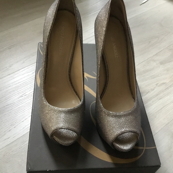 Enzo Angiolini, size 8, gold shimmer - Picture 1 of 8